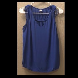 🛍🛍Old navy royal blue blouse size small🛍🛍